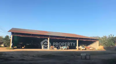 Expansive industrial warehouse with open sides and large storage capacity, ideal for logistics and manufacturing.