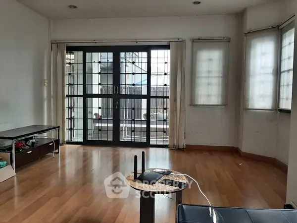 image_rental-28279187