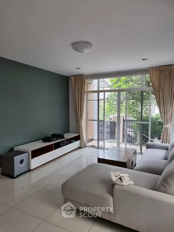 image_rental-12863625