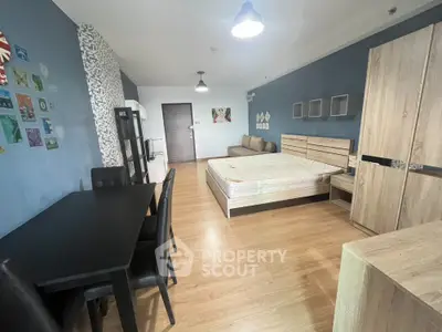 Spacious studio apartment with modern furnishings and wooden flooring