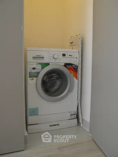 1 Bedroom Condo at Ideo Mobi Sukhumvit-2
