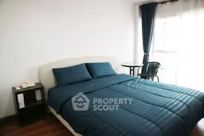Cozy bedroom with modern decor and natural light, featuring a comfortable bed and stylish furniture.