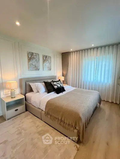 Luxurious bedroom with elegant decor and cozy ambiance, featuring a plush bed and stylish lighting.