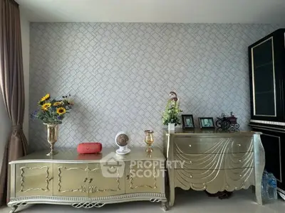 Elegant living room with vintage furniture and decorative accents