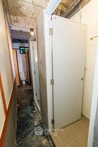 Industrial-style bathroom with exposed concrete and modern fixtures