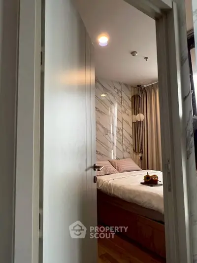 Modern bedroom with elegant marble accent wall and cozy lighting