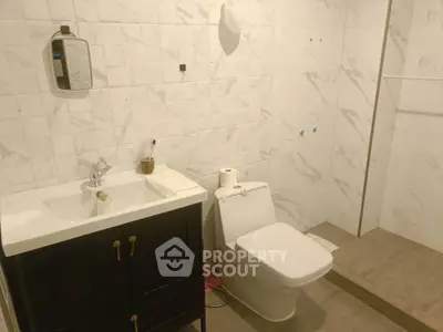 Modern bathroom with sleek fixtures and elegant tile design