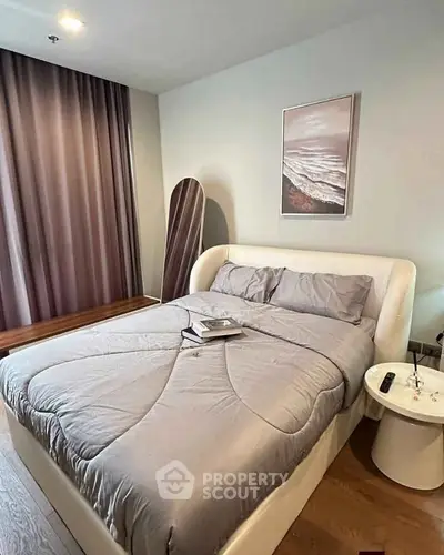 Modern bedroom with stylish decor and cozy ambiance, featuring a plush bed and elegant furnishings.