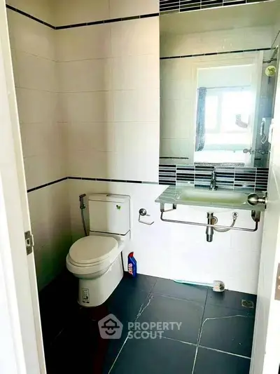Modern bathroom with sleek fixtures and stylish tile design