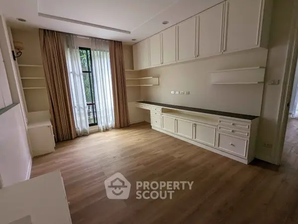 image_rental-10859179