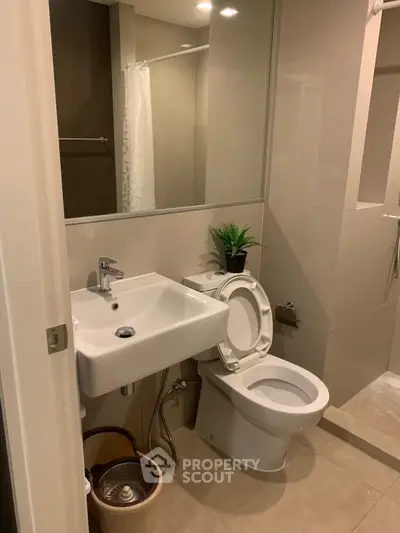 Modern bathroom with sleek fixtures and neutral tones, perfect for a contemporary home.