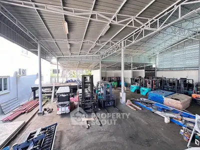 Spacious industrial warehouse with ample storage and high ceilings