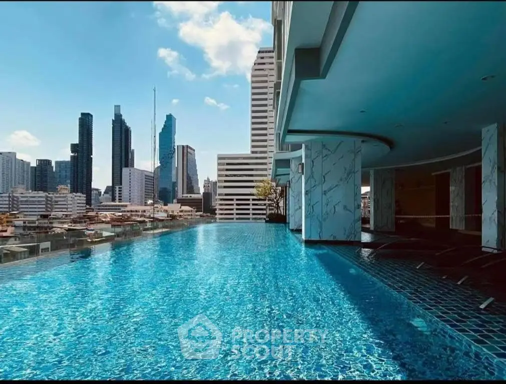 Luxurious rooftop infinity pool with stunning city skyline view, perfect for relaxation and leisure in urban setting.