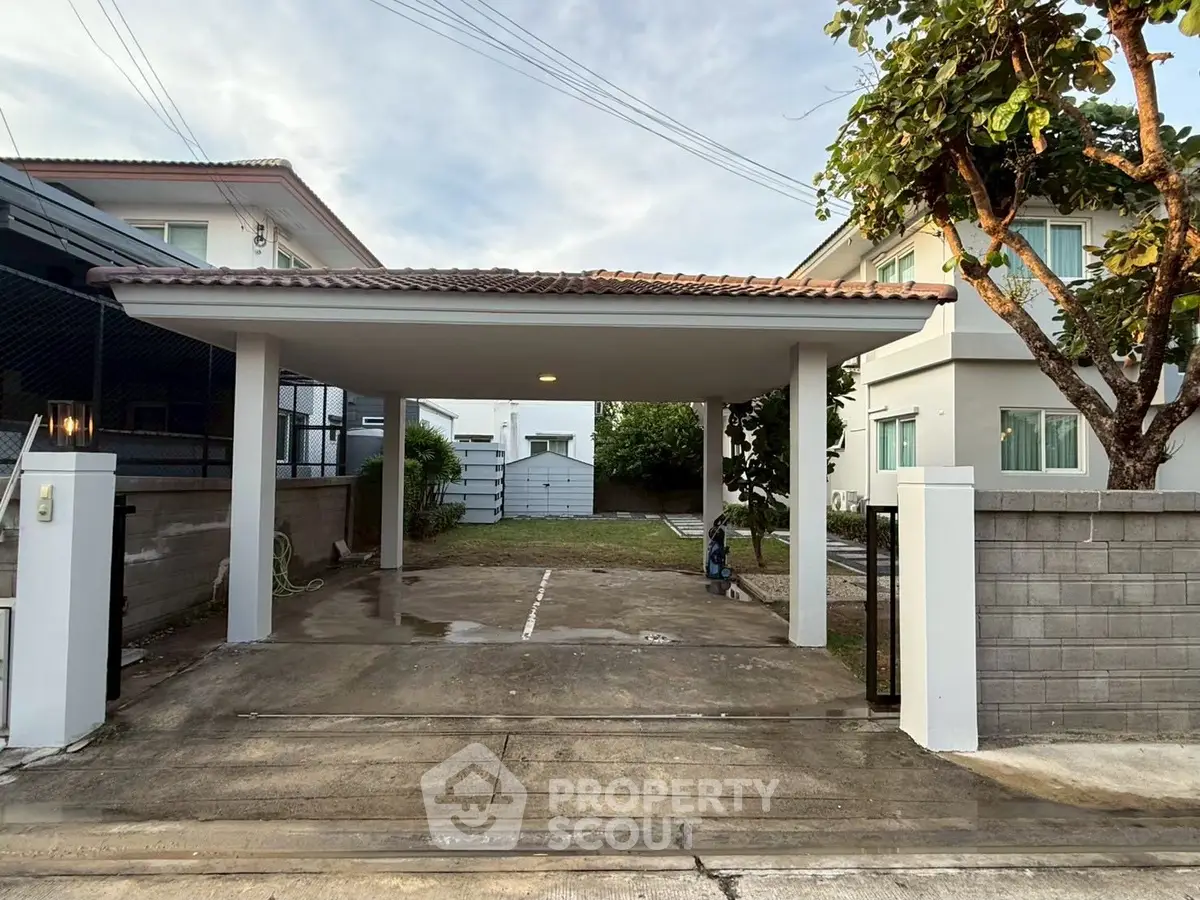 Charming suburban home with spacious driveway and lush greenery, perfect for family living.