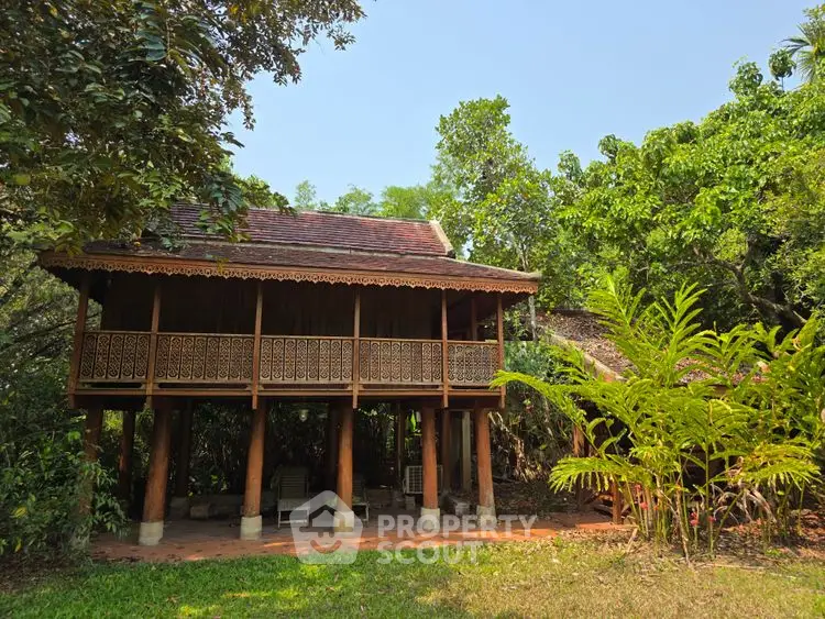 Charming traditional wooden house surrounded by lush greenery, perfect for nature lovers seeking tranquility.