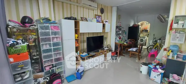 image_rental-5975495