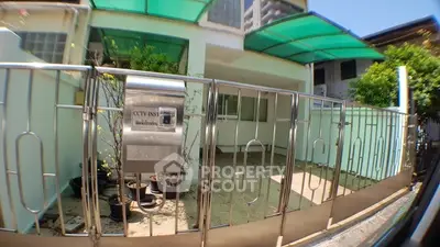 image_rental-5301424