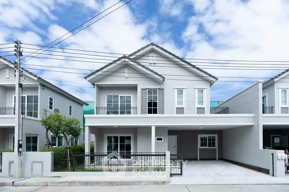 Modern two-story house with spacious driveway and contemporary design