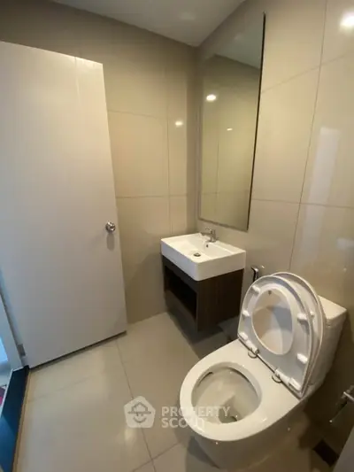 Modern bathroom with sleek fixtures and neutral tiles, perfect for a contemporary home.