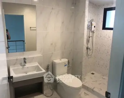 Modern bathroom with sleek fixtures and elegant tile design