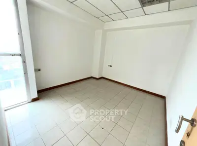 Screenshot 2568-10-01 at 18.19.44.jpg