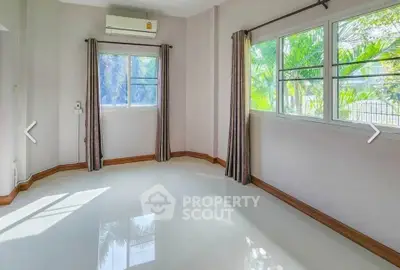 Bright empty room with large windows and air conditioning, perfect for customization.