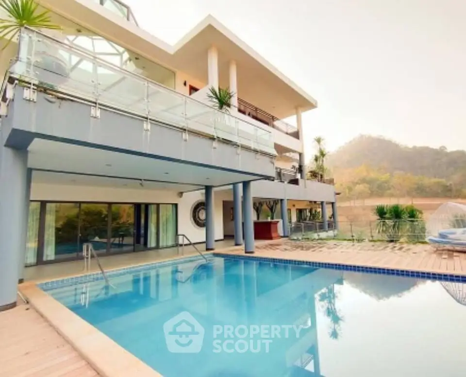 Luxurious modern villa with stunning pool and mountain views