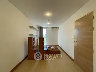 Spacious unfurnished room with wooden flooring and air conditioning