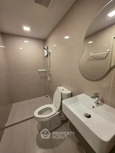 Modern bathroom with sleek fixtures and elegant tile design