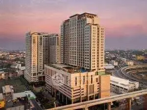 Stunning high-rise building with panoramic city views at sunset, perfect for urban living.