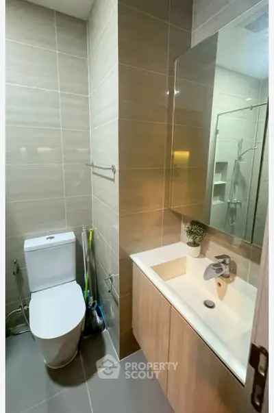 Modern bathroom with sleek fixtures and elegant tile design