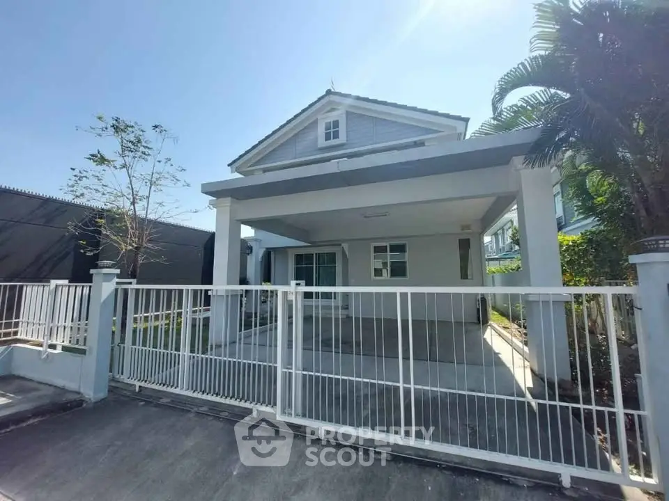 Charming single-family home with spacious driveway and modern exterior design.