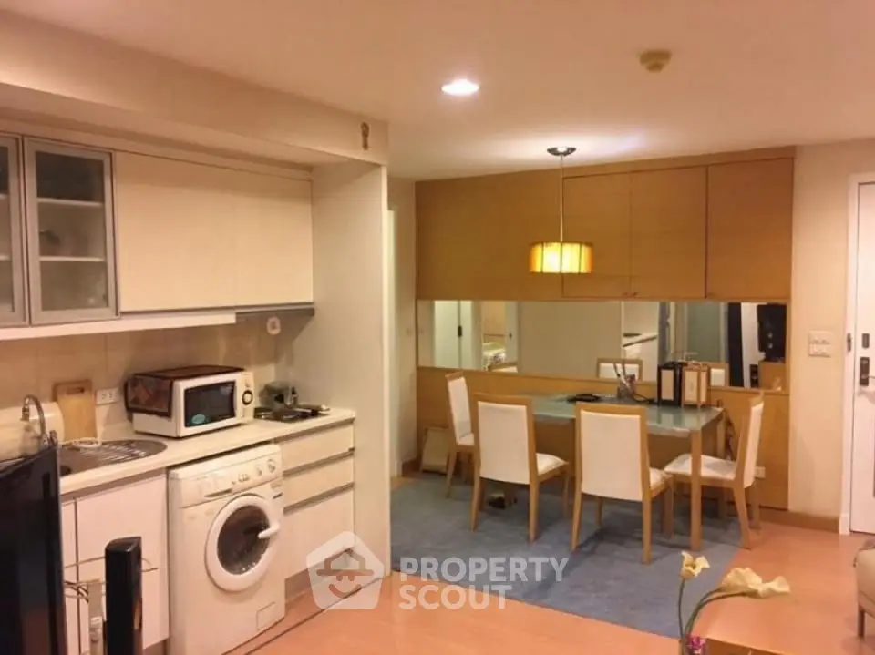 Charming open-layout kitchen and dining area with modern appliances and cozy ambiance.