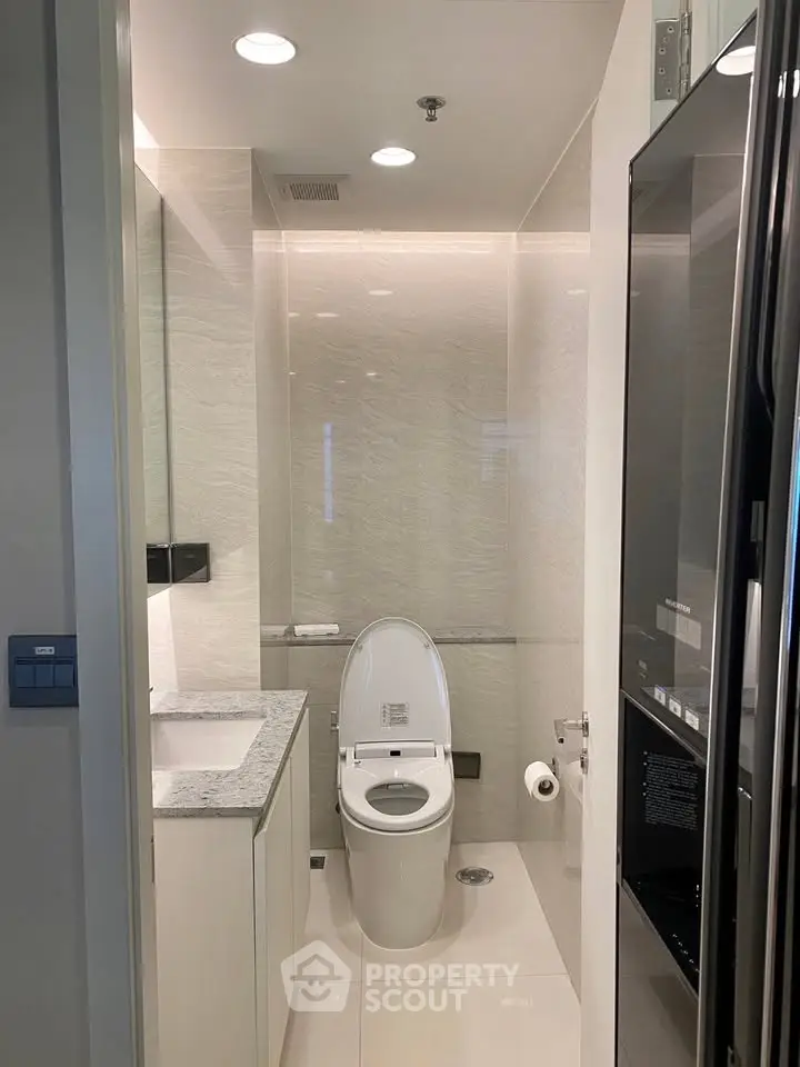 Modern bathroom with sleek design and high-end fixtures in a luxury apartment.