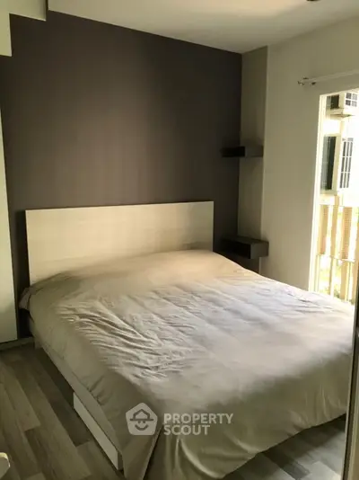 Cozy bedroom with modern design and natural light, perfect for relaxation and comfort.
