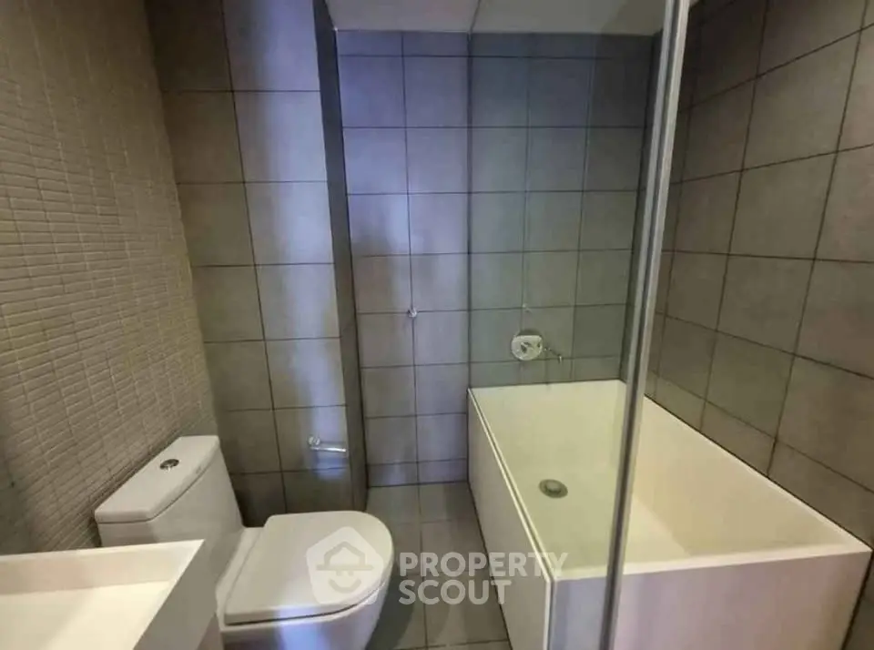 Modern bathroom with sleek tile design and contemporary fixtures