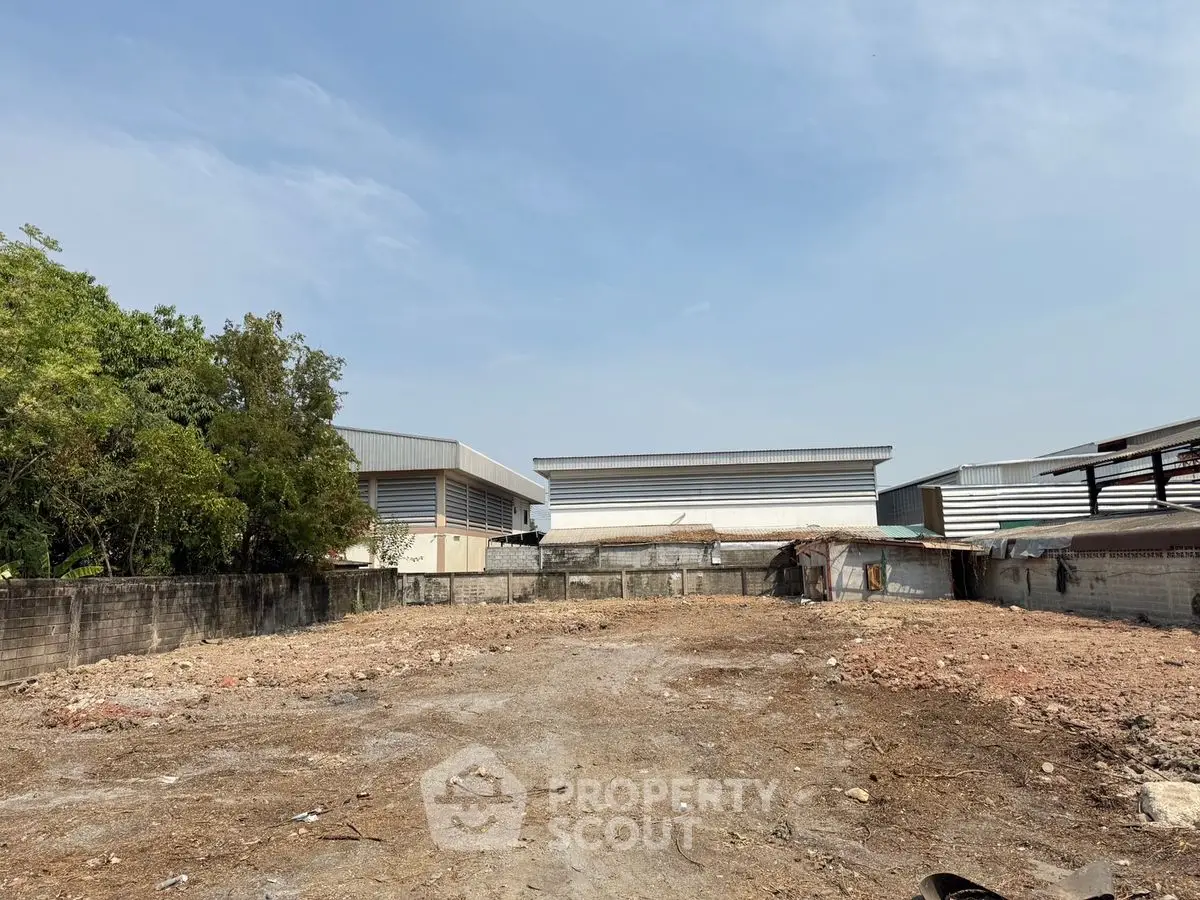 Spacious industrial land plot with potential for development in prime location.