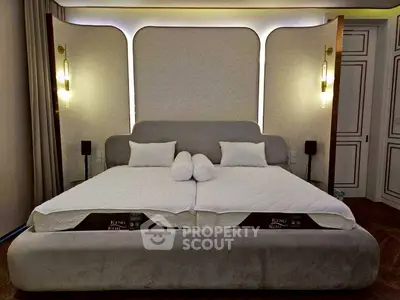 Luxurious bedroom with king-size bed and elegant lighting, perfect for relaxation and comfort.