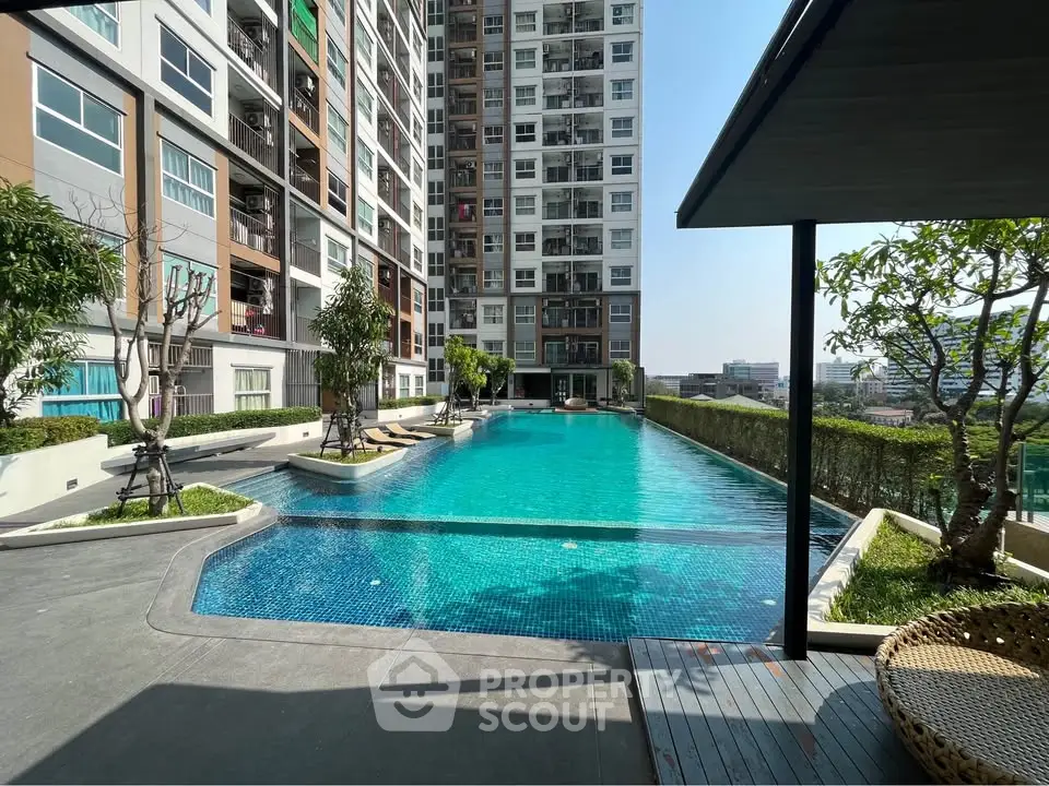 Luxurious high-rise apartment with stunning pool and city view