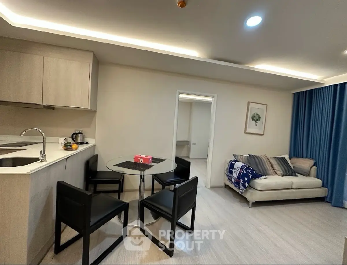 Modern living room with open kitchen and cozy seating area