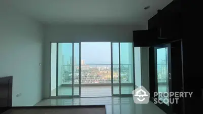 Spacious modern apartment with stunning city view and large balcony