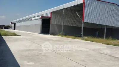 Spacious industrial warehouse with modern design and ample outdoor space