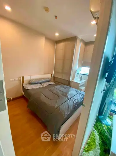 Cozy bedroom with modern decor and natural light, featuring a comfortable bed and stylish furnishings.