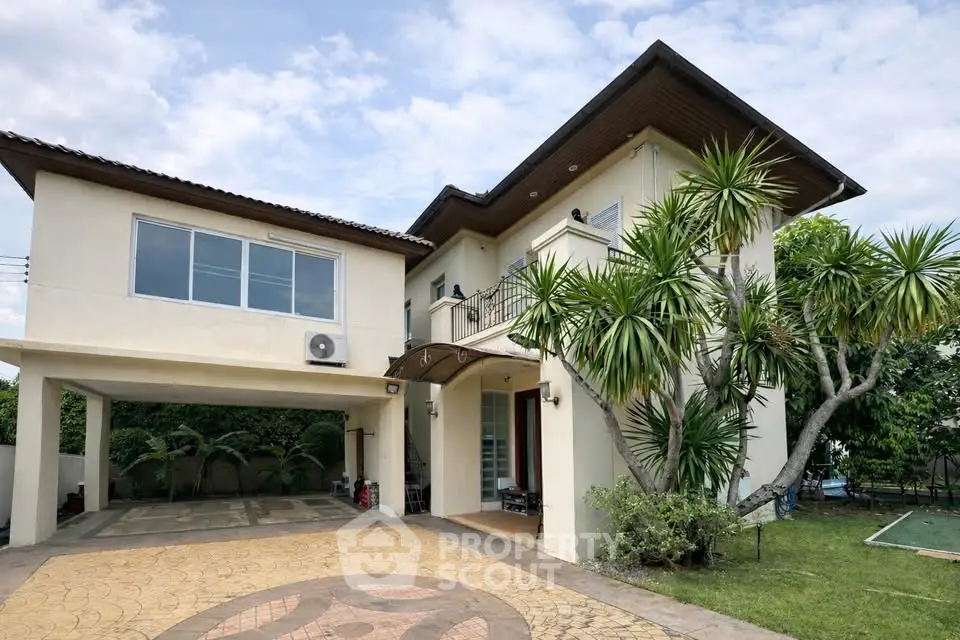 Stunning two-story home with lush garden and spacious driveway, perfect for family living.