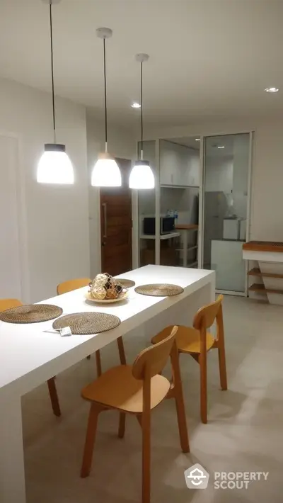  3 Bedrooms Condo at Monterey Place Sukhumvit 16-3