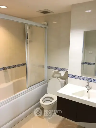  2 Bedrooms Condo at Life Ratchada Suthisan-2