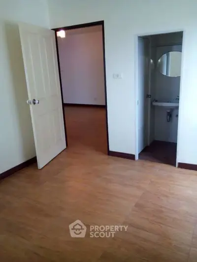  2 Bedrooms Condo -2