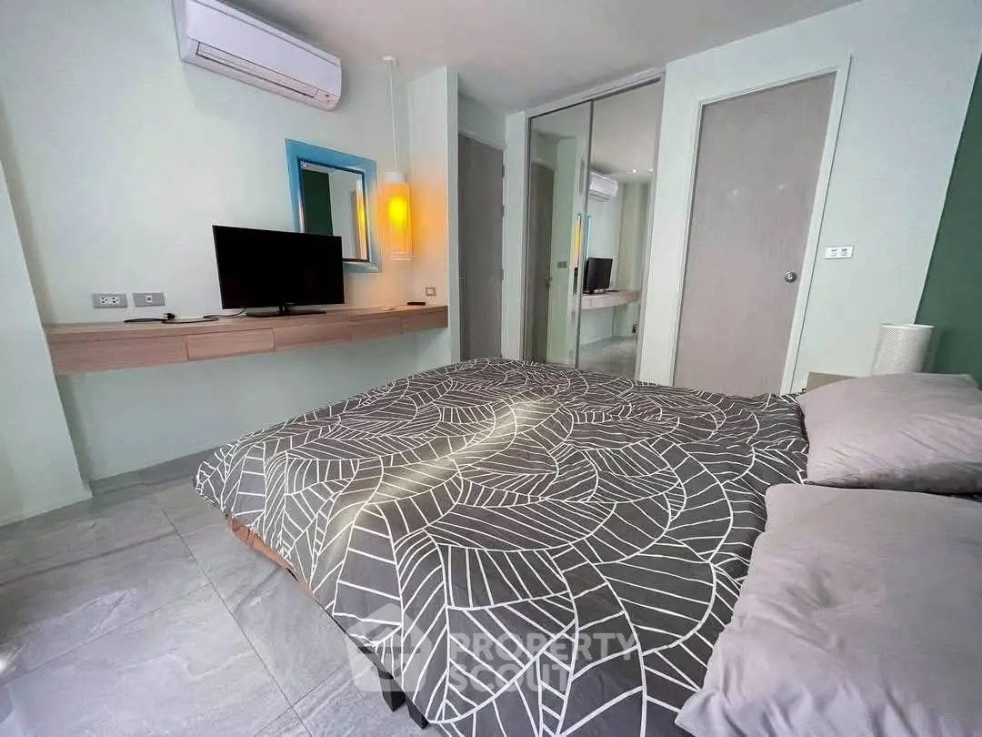 Modern bedroom with stylish decor and mirrored closet doors