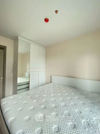 Spacious bedroom with large bed and built-in wardrobe, perfect for comfort and storage.