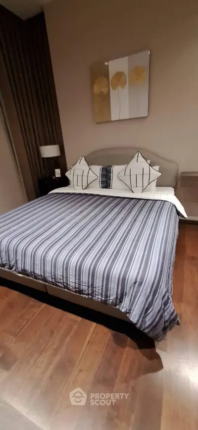 Luxurious bedroom with stylish decor and cozy ambiance, perfect for relaxation and comfort.